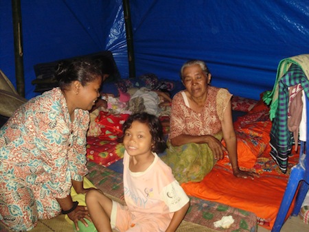 Tenda darurat untuk korban gempa SumBar (kondisi di dalam)