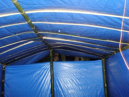 Tenda darurat untuk korban gempa Sumbar (konstruksi dalam)